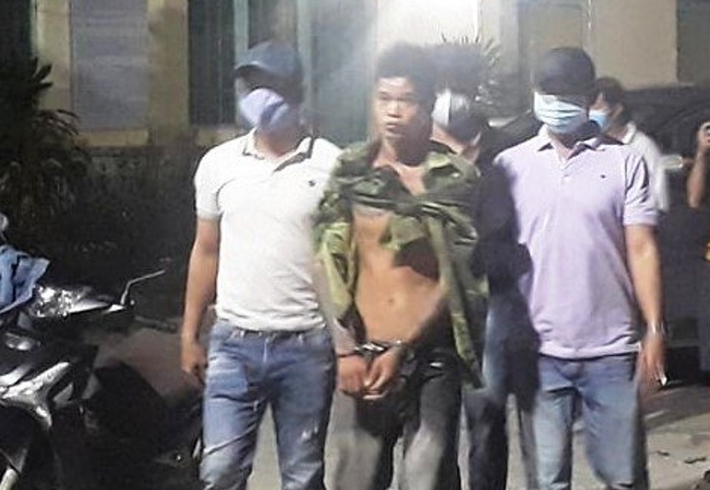 Dùng dây điện siết cổ mẹ tử vong: Chiều 31/7/2021, Lê Văn Hải (23 tuổi, ở xã Bình An, H.Bình Sơn, Quảng Ngãi) xảy ra mâu thuẫn với mẹ ruột là bà Lý Thị Lệ Th. (55 tuổi), bực tức Hải đã dùng dây điện siết cổ mẹ đến tử vong. Được biết, Lê Văn Hải nghiện ma túy đá, thường xuyên gây gổ, đánh đập mẹ ruột. Hải cũng nhiều lần sử dụng ma túy đá và gây rối trật tự công cộng.