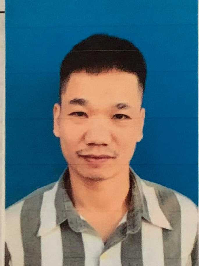 Một phạm nhân thụ án 30 năm tù bỏ trốn khi đang điều trị mổ chân, đi tập tễnh: Ngày 9/7, Công an tỉnh Vĩnh Phúc cho biết đang truy tìm phạm nhân Đặng Văn Kết (SN 1989; quê ở Hàm Yên, Tuyên Quang) do bỏ trốn khỏi nơi điều trị. Công an thông báo đến toàn thể nhân dân nếu phát hiện thông tin về Đặng Văn Kết cần thông báo ngay để kịp thời truy bắt, xử lý theo quy định.