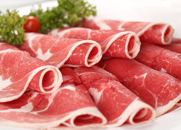 Sữa là thực phẩm đặc biệt giàu chất dinh dưỡng, bởi vậy hệ thống tiêu hóa cần nhiều thời gian để đảm bảo các chất dinh dưỡng của sữa được tiêu hóa hoàn toàn. Vì thế, nếu kết hợp sữa với các dạng protein khác như thịt chắc chắn sẽ gây khó tiêu.