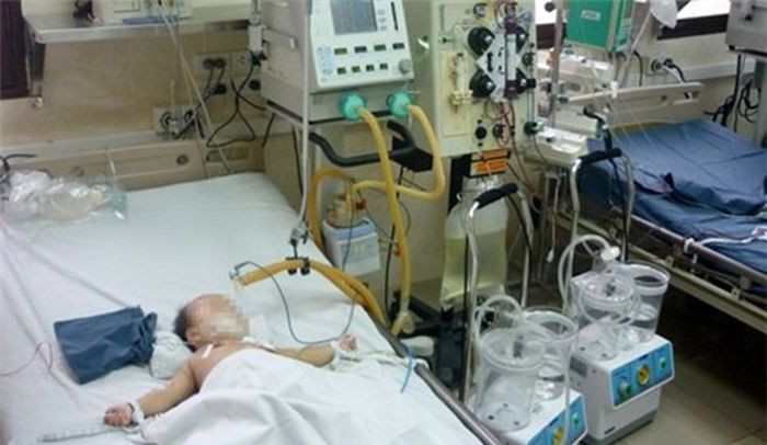 Mẹ dùng dao chém chết con trai 2 tháng tuổi: Sáng 5/2, người thân bàng hoàng khi phát hiện bé trai 2 tháng tuổi tử vong tại nhà ở xã Hương Giang (Hương Khê, Hà Tĩnh) trên người có nhiều vết thương do dao chém. Cơ quan chức năng xác định, người sát hại bé trai chính là mẹ ruột L. T. H. (39 tuổi). Nguyên nhân ban đầu xác định, người mẹ nghi bị trầm cảm sau sinh.