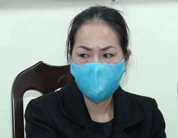 Bắt đối tượng bỏ trốn sau khi tham ô gần 3,7 tỷ đồng: Với vai trò là Trưởng ban kiểm soát tại Quỹ Tín dụng Nhân dân Cổ Lễ, Bùi Thị Khương (42 tuổi, trú tại thị trấn Cổ Lễ, huyện Trực Ninh, tỉnh Nam Định) đã có hành vi lợi dụng chức vụ, quyền hạn chỉ đạo và cùng nhân viên lập hồ sơ, chứng từ nộp khống tiền mặt để hợp thức hóa số tiền chiếm đoạt gần 3,7 tỷ đồng rồi bỏ trốn. Hôm nay, Công an tỉnh Lâm Đồng đã phối hợp cùng Công an tỉnh Nam Định đã bắt được đối tượng này.
