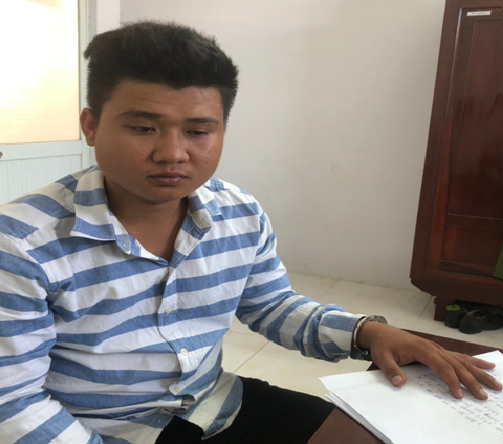 Mâu thuẫn vì một cái nhìn, đâm chết người: Tối 10/9, Lê Văn Chế Linh (23 tuổi, ngụ huyện Cờ Đỏ, tỉnh Cần Thơ) tổ chức uống bia cùng nhóm bạn tại quán nhậu thuộc quận Thốt Nốt. Thời điểm này, H (31 tuổi) và N. (19 tuổi, cùng ngụ quận Thốt Nốt) cũng đang nhậu tại đây. N. đi vệ sinh và gặp Linh cũng đi vào khu vực này. Thấy N. nhìn mình, Linh cho rằng N. “nhìn đểu” nên cả hai xảy ra cự cãi. Linh đã dùng dao bấm đâm nạn nhân tử vong. Hôm nay, Viện Kiểm sát Nhân dân TP Cần Thơ truy tố Linh tội giết người.