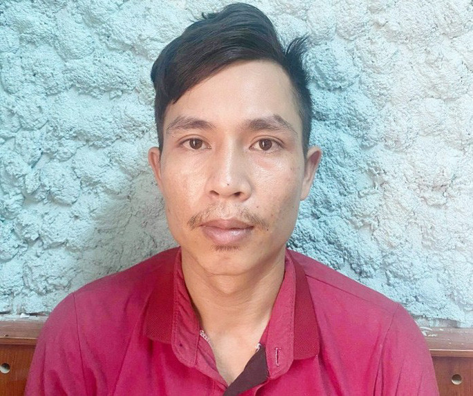 Đi một mình trong đêm, cô gái 17 tuổi bị một thanh niên hiếp dâm: Em N.T.A (SN 2004, ở Quảng Bình) khi đang đi một mình trong đêm vắng đã bị Võ Văn Nam (SN 1990, ở Quảng Bình) dùng vũ lục kéo vào khống chế, thực hiện hành vi hiếp dâm. Ngày 6/4, Công an Quảng Bình đã ra lệnh tạm giữ Nam khẩn cấp để điều tra.