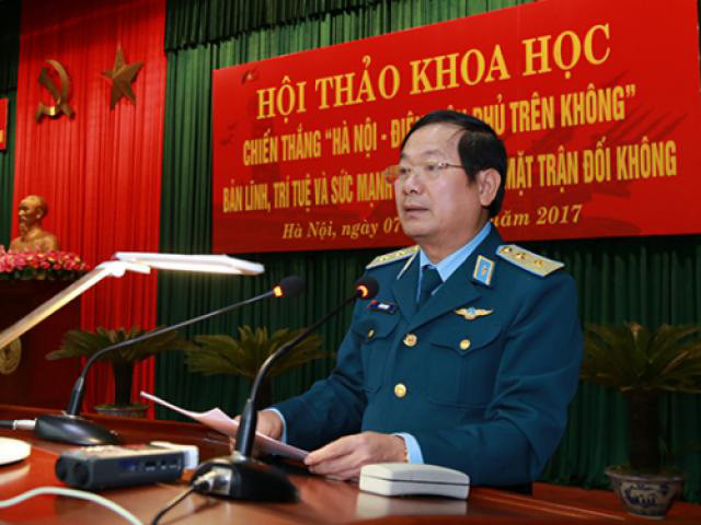 Thượng tướng Lê Huy Vịnh sinh năm 1961. Ông là Ủy viên Trung ương Đảng khóa 12. (Ảnh chụp trước thời điểm ông được thăng quân hàm lên thượng tướng)