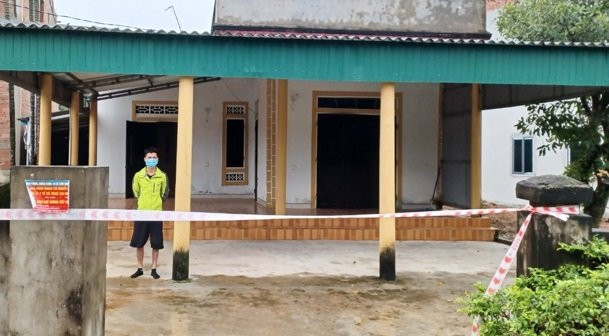Đang cách ly vẫn tụ tập, F1 bị xử phạt 7,5 triệu đồng: Đang thực hiện cách ly theo yêu cầu nhưng anh N.H.T. (SN 1996, trú huyện Cẩm Xuyên, Hà Tĩnh) vẫn tụ tập không chấp hành các biện pháp phòng, chống dịch bệnh truyền nhiễm theo yêu cầu của cơ quan, tổ chức có thẩm quyền. Ngày 17/1, Công an huyện Cẩm Xuyên cho biết đã xử phạt anh T. 7,5 triệu đồng. (Ảnh minh họa)