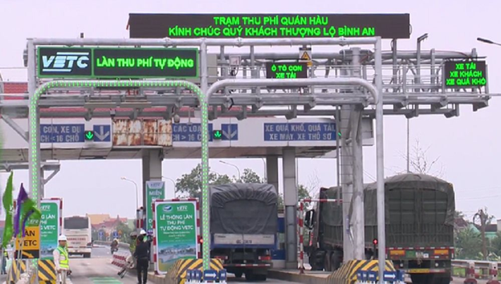 Thu phí điện tử không dừng trên tất cả các tuyến cao tốc: Từ 1/8, Bộ Giao thông Vận tải và các địa phương sẽ phải triển khai thu phí hoàn toàn tự động (ETC) đối với tất cả tuyến cao tốc. Nếu tài xế không dán thẻ ETC mà đi vào cao tốc sẽ bị xử phạt theo quy định. (Ảnh minh họa)