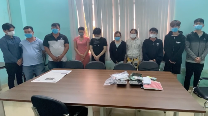 Triệt phá đường dây cờ bạc 300 tỷ đồng: Ngày 7/1, Bộ Công an phối hợp với Công an TPHCM triệt phá đường dây đánh bạc quy mô lớn bắt giữ 12 đối tượng có liên quan. Đối tượng Nguyễn Nhật Lâm (38 tuổi) cùng em trai Nguyễn Ngọc Sơn (33 tuổi) cầm đầu tổ chức đường dây cờ bạc. Đường dây này hoạt động với số tiền ăn thua trực tiếp khoảng 300 tỷ đồng. Lâm và đàn em hưởng lợi hàng tỷ đồng sau khi trừ các khoản “hoa hồng” cho đại lý.