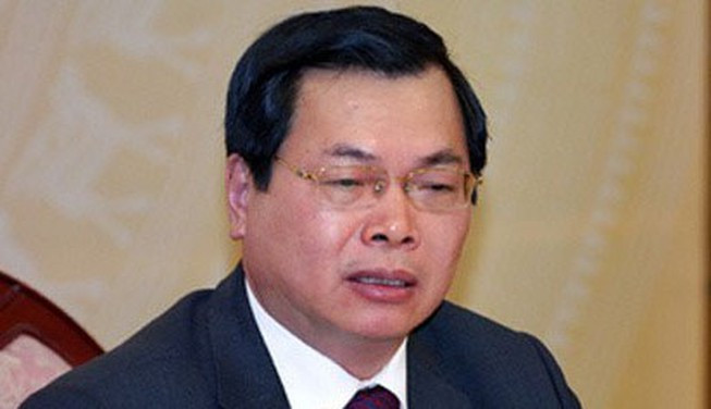 Các bị cáo còn lại bị cáo buộc "Vi phạm các quy định về quản lý đất đai", trong đó có ông Nguyễn Hữu Tín (cựu Phó Chủ tịch Ủy ban nhân dân Thành phố Hồ Chí Minh)... Theo dự kiến, phiên tòa xét xử ông Vũ Huy Hoàng và các đồng phạm sẽ được xét xử liên tục trong vòng 1 tuần, chủ tọa phiên tòa là thẩm phán Nguyễn Ngọc Huân.