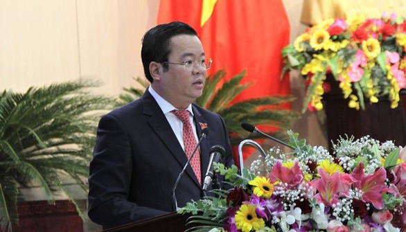 Bãi nhiệm Phó Chủ tịch HĐND TP Đà Nẵng: Ngày 14/6, ông Lê Minh Trung bị bãi nhiệm chức vụ Phó Chủ tịch Thường trực HĐND TP Đà Nẵng vì đã thiếu tu dưỡng, rèn luyện, giữ gìn phẩm chất đạo đức, lối sống; vi phạm quy định về những điều đảng viên không được làm, quy định về trách nhiệm nêu gương, vi phạm Luật Hôn nhân và gia đình. Trước đó, tháng 5/2022, Facebook Hạ Trắng (tên thật T.H., giáo viên tại Đà Nẵng) đăng hình ảnh ông Trung tựa người vào cô. Cô T.H. cho biết giữa ông Trung và cô có mối quan hệ và có một đứa con trai.