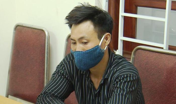 Đưa người vượt chốt kiểm soát dịch bệnh, lấy công 50.000 đồng/lượt: Tối 17/8, Nguyễn Văn Lợi (SN 1993, trú huyện Hưng Nguyên, Nghệ An) lén lút đưa một số người từ khu vực chốt kiểm soát phòng chống dịch bệnh với giá 50.000 tiền công tại đường Phạm Hồng Thái vào địa bàn TP Vinh.