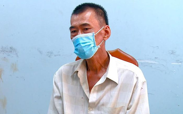 Sát hại 3 đồng hương khi họ đang ngủ: Sau khi thua bài hơn 17 triệu đồng, Đinh Điền Trung (54 tuổi, ở Tiền Giang) đang làm công nhân tại huyện Cam Lâm (Khánh Hòa) đã sát hại ba đồng nghiệp cùng quê của nghi phạm. Ngày 18/8, Trung bị Công an tỉnh Khánh Hòa bắt tạm giữ.