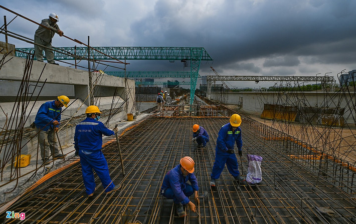 Nhà máy nước thải Yên Xá có tổng chi phí đầu tư hơn 800 triệu USD (hơn 16.000 tỷ đồng). Tuy nhiên, hạng mục nhà máy chỉ chiếm 3.000 tỷ đồng, còn lại là chi phí xây dựng hệ thống cống gom nước từ các con sông.