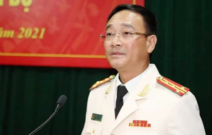 Đại tá Phạm Thế Tùng, Giám Đốc Công an tỉnh Nghệ An, sinh năm 1972, quê quán: Hưng Yên. Ngày 22/4/2021, đại tá Tùng được điều động, bổ nhiệm giữ chức vụ Giám Đốc Công an tỉnh Nghệ An.