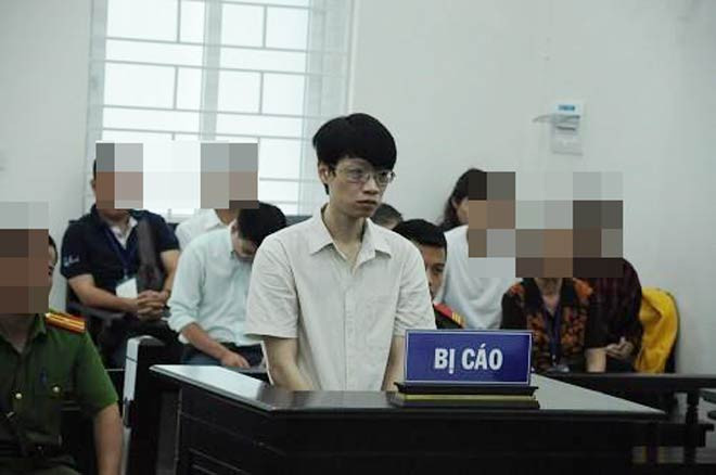 Được biết, Tú là giáo viên của một trung tâm dạy đồ họa tại Hà Nội. Theo ông Hoàng Văn Thắng - Giám đốc trung tâm đào tạo, trong suốt quá trình thử việc, Tú có chất giọng và khả năng truyền đạt kiến thức không tốt, sinh viên cũng phản ánh tác phong làm việc của hắn không chuẩn chỉnh. Nên sau 2 tháng, trung tâm này đã quyết định ngừng cộng tác với Tú.