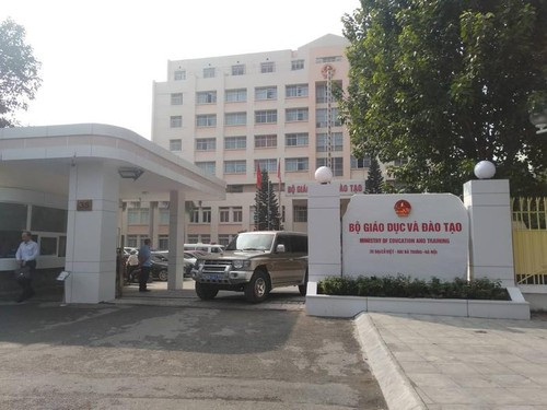 Sự việc Thứ trưởng Bộ GDĐT Lê Hải An ngã từ tầng cao trụ sở Bộ và qua đời vào sáng ngày 17/10, vẫn đang thu hút sự quan tâm của dư luận. Nhiều người bày tỏ sự tiếc thương bởi Thứ trưởng Bộ GDĐT được đánh là người trí tuệ, tình cảm, thông minh.