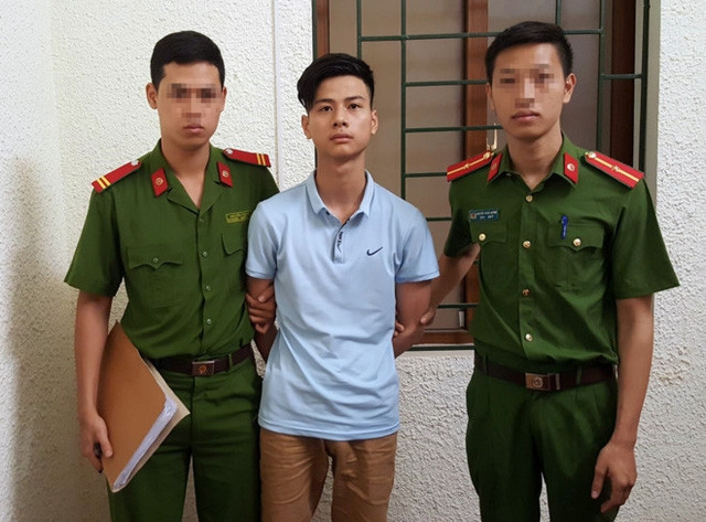 Hận người yêu phụ bạc, 9X đi cướp để giải khuây: Công an quận Cầu Giấy (Hà Nội) cho biết, đêm 30/4/2017, Lê Văn Tài (quê Nghệ An) đã dùng gậy gỗ đập vỡ mũ bảo hiểm trên đầu người phụ nữ tên Trúc đang dừng xe máy trước cửa nhà ở khu vực dọc bờ sông thuộc phố Quan Hoa. Chị Trúc vì đưa tay lên đầu đỡ nên bị gãy ngón tay, sau đó Tài giật túi xách chị này và bỏ chạy.