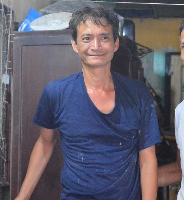 Người đỡ bé gái rơi từ tầng 2 xuống đường kể giây phút thót tim: Ngày 30/6/2021, anh Lương Thanh Hà ở Nam Định chia sẻ lại giây phút đỡ cháu bé rơi từ tầng 2 xuống đường. Theo anh Hà, sáng 29/6/2021, anh đạp xe đi đổ bê tông về qua đường Trần Quang Khải thì phát hiện một cháu bé đang lơ lửng ở lan can tầng 2 một ngôi nhà. Ngay sau đó, anh xuống xe, tri hô hàng xóm ra cứu giúp. Anh Hà cũng cho biết, khi anh đỡ được cháu bé, cháu hoảng sợ và khóc rất nhiều. Sau đó, anh kiểm tra thấy cháu bé không bị thương nên đã trao cháu bé cho người dân ở đấy rồi đi về. Sáng 30/6, gia đình cháu bé cũng đèo cháu đến nhà anh để cảm ơn. Anh Hà cho rằng, việc làm của anh xuất phát từ tâm chứ không phải anh làm để được trả ơn.