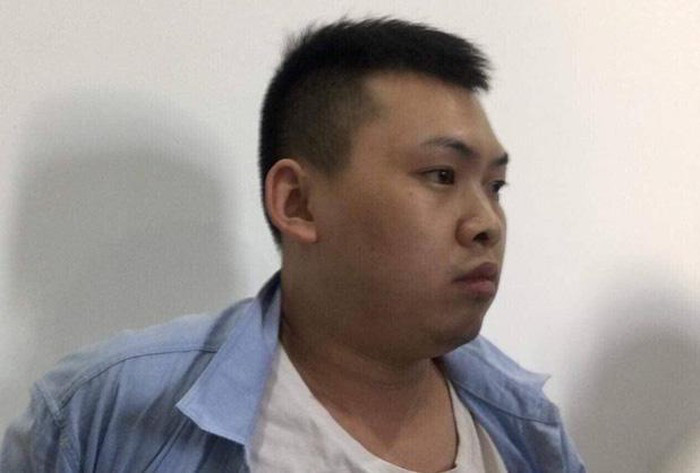 Tại cơ quan điều tra, đối tượng Xiao Guiping khai quen cô gái họ Bao (30 tuổi, cùng ở Côn Minh) khi đánh bạc tại Đà Nẵng. Do mâu thuẫn trong việc chia tiền cờ bạc, ngày 6/2, họ xảy ra cự cãi tại một căn nhà ở quận Ngũ Hành Sơn, TP Đà Nẵng. Sau đó, Xiao Guiping đã dùng dây siết cổ nạn nhân tới chết rồi phân xác bỏ vào va li trước khi ném xuống sông Hàn.