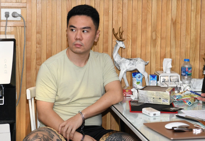 Ngày 23/11, Cục Cảnh sát điều tra tội phạm về ma túy (C04) cho biết đơn vị đã khởi tố vụ án, khởi tố bị can, bắt tạm giam Lê Anh Thơ (28 tuổi, trú tại Hoàng Mai, Hà Nội) cùng 5 người khác để điều tra về hành vi mua bán trái phép chất ma túy. Theo C04, thông qua công tác nắm tình hình, đơn vị phát hiện nhiều bài quảng cáo và rao bán thuốc lá điện tử, thuốc lá điếu có chứa ma túy trên các trang mạng xã hội.