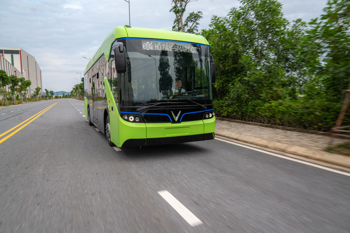 VinBus sẽ tập trung vận hành tại Hà Nội, TP.HCM và Phú Quốc với số lượng dự kiến 150-200 xe trong giai đoạn đầu. Thời gian hoạt động từ 5 giờ tới 22 giờ hàng ngày, bình quân 10-20 phút một lượt xe.