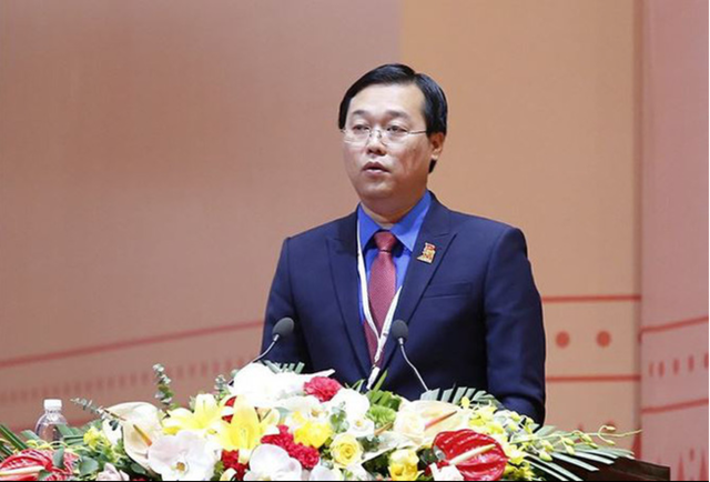 Ông Lê Quốc Phong sinh năm 1978, quê ở quận Hoàn Kiếm, Hà Nội. Ông từng làm Phó bí thư Đoàn trường, Chủ tịch Hội Sinh viên Đại học Khoa học Tự nhiên TP HCM, Phó chủ tịch Hội sinh viên TP HCM, Chủ tịch Hội Sinh viên TP HCM.