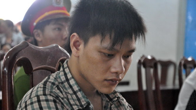 Tại đây, Minh đưa cho em gái của bạn gái hai chiếc nhẫn màu vàng vừa cướp được. Sau đó, chở người yêu đến TP. Bà Rịa thuê phòng trọ quan hệ tình dục. Đến 9h ngày 16/10/2013, Minh đi xe ô tô khách lên Lâm Đồng bỏ trốn, vừa đặt chân vào nhà cậu đã bị Công an tỉnh Bà Rịa - Vũng Tàu phục kích tóm gọn. TAND tỉnh Bà Rịa - Vũng Tàu sau đó đã tuyên phạt hung thủ mức án tử hình về tội giết người, hiếp dâm và cướp tài sản.