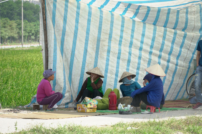 Ngày 23/10, Phó Chủ tịch UBND TP Hà Nội Nguyễn Thế Hùng đã có buổi kiểm tra công trường, làm việc với các đơn vị có liên quan về tiến độ Dự án Khu liên hiệp xử lý rác thải Nam Sơn, giai đoạn 2. Hàng ngày, Khu liên hợp xử lý rác thải Sóc Sơn tiếp nhận khoảng 5.000 tấn và khối lượng rác tiếp nhận đang bị vượt công suất thiết kế gần 50% (hơn 2 triệu tấn).