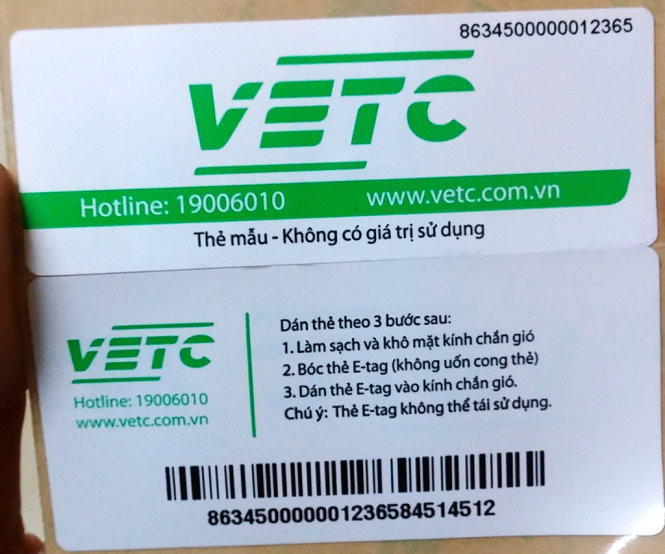 Thẻ thu phí không dừng là gì?: Thu phí không dừng (ETC) là hình thức thu phí áp dụng công nghệ tự động nhận diện phương tiện di chuyển qua và trừ tiền vào tài khoản giao thông, vì vậy chủ xe không cần dừng lại tại các BOT để trả tiền. (Ảnh minh hoạ)