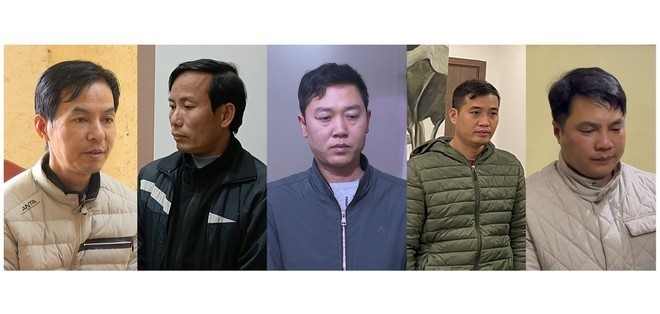 Bắt Phó Giám đốc công ty đăng kiểm xe cơ giới ở Bắc Giang: Ngày 4/1, Công an tỉnh Bắc Giang đã khởi tố bị can và bắt tạm giam đối với Thân Văn Hòa, Trần Văn Quyền, Trần Văn Nam, Nguyễn Ngọc Tuyến (đều là Phó giám đốc Trung tâm đăng kiểm xe cơ giới 98 - 06D) và Trương Ngọc Tân (nhân viên). Nhóm đối tượng này khai đã nhận hối lộ của chủ các phương tiện từ 100.000 - 500.000 đồng để cấp giấy đăng kiểm. Tổng số tiền nhận hối lộ hàng tỉ đồng.