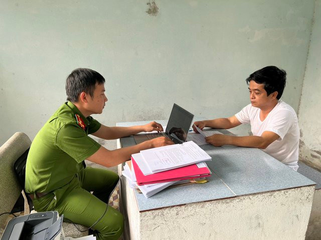 Bắt Giám đốc Trung tâm Đăng kiểm xe cơ giới Đà Nẵng: Ngày 16/2, Cơ quan Cảnh sát điều tra Công an TP. Đà Nẵng tống đạt quyết định khởi tố bị can và bắt tạm giam Bùi Văn Tấn (sinh năm 1976), Giám đốc Trung tâm Đăng kiểm xe cơ giới TP. Đà Nẵng; Lương Ngọc Vũ (sinh năm 1980), đăng kiểm viên và Lương Kim Quang (sinh năm 1994), Giám đốc Công ty TNHH MTV Dịch vụ và kỹ thuật LKQ cùng về tội danh nhận hối lộ.