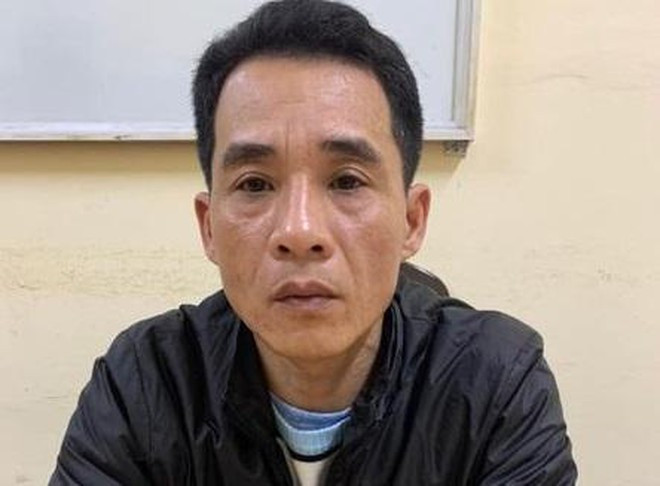 Lẻn vào bệnh viện "săn" tài sản của người nhà bệnh nhân: Nguyễn Tuấn Hải (SN 1973; trú tại quận Ba Đình, Hà Nội) khai nhận trưa 25/1, anh ta lẻn vào Bệnh viện E để trộm cắp tài sản. Sau khi lấy được chiếc điện thoại của chị Đ.T (SN 2000; trú tại quận Bắc Từ Liêm) đối tượng mang bán với giá 8,5 triệu đồng. Hôm nay, Công an quận Cầu Giấy đang tạm giữ hình sự Hải để điều tra về hành vi “Trộm cắp tài sản”.