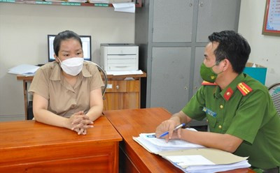 Người phụ nữ bị khởi tố vì làm giả thương hiệu nổi tiếng: Do hám lời, Nguyễn Thị Thu (trú huyện Thanh Miện, tỉnh Hải Dương) đã nhận gia công hơn 1.700 chiêc áo khoác thành phẩm giả nhãn hiệu Adidas... Ngày 15/5, Công an huyện Thanh Miện cho biết đã khởi tố bị can đối với Nguyễn Thị Thu về tội “Xâm phạm quyền sở hữu công nghiệp”.