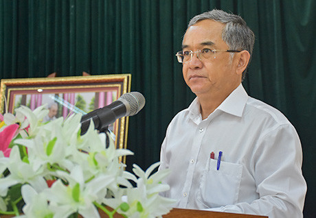Ông Nguyễn Văn Hùng, sinh năm 1964, quê Quảng Nam. Tháng 5/2020, tại Hội nghị Trung ương XII, Ban Cháp hành Trung ương Đảng đã bầu bổ sung ông Hùng làm Ủy ban Kiểm tra Trung ương khóa XII. Tháng 6/2020, tại kỳ họp thứ 45, Ủy ban Kiểm tra Trung ương đã bầu ộng Hùng giữ chức Phó Chủ nhiệm UBKT Trung ương. Ông Hùng là Ủy viên Trung ương Đảng, nguyên Bí thư Tỉnh ủy, nguyên Chủ tịch HĐND tỉnh Kon Tum.