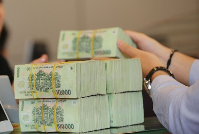 2. Nữ nhân viên lấy 160 triệu đồng của điều tra viên: Bà T.Th.Q. (thống kê viên tại Chi cục Thống kê huyện Chư Sê, Gia Lai), do thiếu tiền nên đã lấy số tiền của các điều tra viên và tiền mua văn phòng phẩm của đơn vị để chi tiêu cá nhân, tổng cộng 160 triệu đồng. Hiện, bà Q. đã nộp lại số tiền trên. Ngày 11/11, Cục trưởng Cục Thống kê Gia Lai đã quyết định kỷ luật bà Q. bằng hình thức cảnh cáo do vi phạm luật cán bộ công chức và nguyên tắc tài chính kế toán.