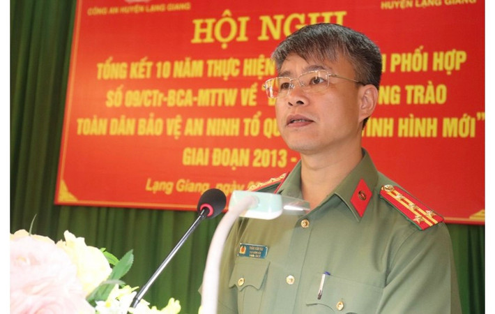Tại buổi lễ, Bộ Công an đã công bố quyết định của Bộ trưởng Bộ Công an về việc điều động và bổ nhiệm Đại tá Thân Văn Hải - Phó Giám đốc Công an tỉnh Bắc Giang đến nhận công tác và giữ chức vụ Giám đốc Công an tỉnh Vĩnh Phúc từ ngày 1/2.