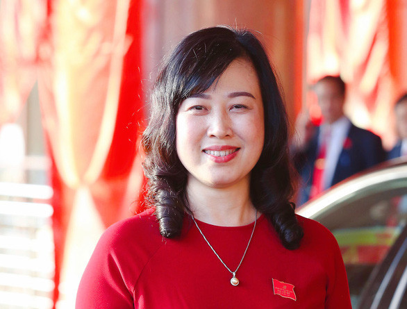Bà Đào Hồng Lan sinh năm 1971, quê ở Hải Dương, là Ủy viên Ban Chấp hành Trung ương Đảng khóa XIII. Bà có trình độ thạc sĩ Kinh tế, tốt nghiệp Đại học Kinh tế quốc dân Hà Nội năm 1993.