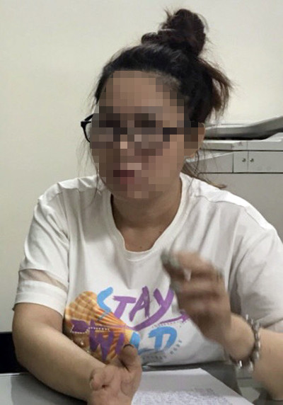 Dọa tung clip "nóng" để tống tiền người tình: Lợi dụng mối quan hệ với một người đàn ông đã có gia đình, P.T.T. (44 tuổi, ở TP Biên Hòa, Đồng Nai) nhiều lần quay lại clip cảnh quan hệ giữa hai người yêu cầu người tình phải đưa cho mình 200 triệu đồng để đổi lại sự yên ổn. Ngày 16/4, T. bị Công an TP.Biên Hòa bắt giữ để điều tra.