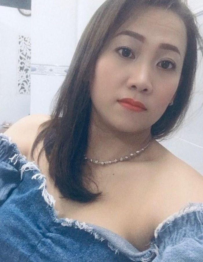 Giám đốc "hot girl" chiếm đoạt tiền, trốn truy nã lên Lâm Đồng bán cơm tấm: Trần Thị Oanh Kiều (33 tuổi - Giám đốc Công ty TNHH thương mại vận tải Vinh Nhi ở Bình Định) bị truy nã về hành vi lạm dụng tín nhiệm chiếm đoạt tài sản, nữ giám đốc xinh đẹp bỏ trốn lên Lâm Đồng mở tiệm bán cơm tấm thì bị bắt. Ngày 13/11, Công an tỉnh Bình Định cho biết đang tạm giữ Kiều để điều tra.