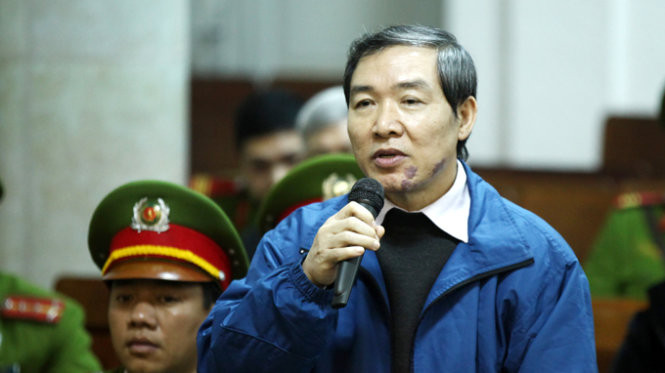 Theo bản án, tài sản của ông Dương Chí Dũng được kê biên để bảo đảm thi hành án gồm 1/2 giá trị căn nhà tại phố Nguyên Hồng, là tài sản chung của vợ chồng ông Dũng; căn chung cư cao cấp tại dự án Sky City 88 Nguyễn Chí Thanh (trừ đi 1/8 giá trị căn nhà là khoản đóng góp của người tình ông Dương Chí Dũng) và căn chung cư Pacific trên phố Lý Thường Kiệt. Được biết, ông Dương Chí Dũng đã được giảm án từ tử hình xuống chung thân cũng nhờ khắc phục hậu quả. (Ảnh: Tuổi Trẻ)