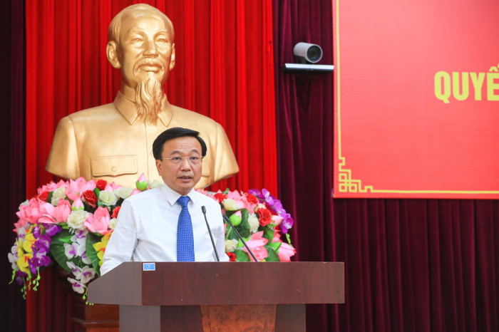 Phát biểu tại buổi lễ, tân Thứ trưởng Nguyễn Danh Huy chia sẻ: Việc được Thủ tướng Chính phủ bổ nhiệm cương vị công tác mới là niềm vinh dự, tự hào nhưng cũng là thách thức rất lớn. “Tôi xin hứa sẽ cùng lãnh đạo Bộ GTVT đoàn kết để hoàn thành tất cả nhiệm vụ Chính phủ giao cho ngành GTVT", Thứ trưởng nói và bày tỏ mong muốn tiếp tục nhận được sự chỉ đạo của các cơ quan, Chính phủ, sự chỉ đạo, giúp đỡ của tập thể lãnh đạo Bộ GTVT, cá nhân đồng chí Bộ trưởng, sự sát cánh của công chức, viên chức, người lao động trong ngành để có thể hoàn thành tốt nhiệm vụ được giao.