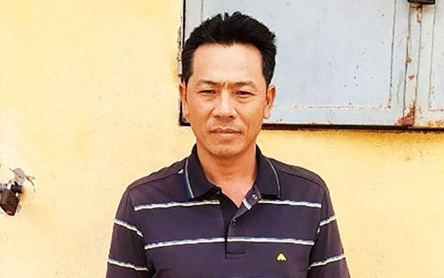Công an tỉnh Lâm Đồng vừa bắt giữ khẩn cấp Nguyễn Văn Hoàn (thường gọi là Hoàn Xuyến, 49 tuổi, xã Tân Lâm, huyện Di Linh, Lâm Đồng) để điều tra hành vi cố ý gây thương tích khiến 1 người bị thương. Theo điều tra, ngày 9/5, Hoàn Xuyến dùng máy cày chở nhiều người mang theo dao, rựa đến một thửa đất tại xã Tân Lâm chém ông Nguyễn Hoàng Khải (48 tuổi, ngụ xã Lộc Đức, huyện Bảo Lâm) trọng thương. 