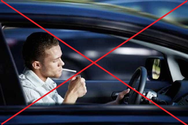 Nhóm 3 là các phương tiện giao thông công cộng cấm hút thuốc lá hoàn toàn: Ô tô, tàu bay,, tàu điện. (Ảnh minh họa)