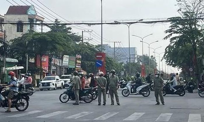 Rò rỉ khí Amoniac, hàng trăm người dân được sơ tán: Ngày 10/1, một vụ rò rỉ khí Amoniac (NH3) đã xảy ra tại TP Thủ Dầu Một, tỉnh Bình Dương. Cơ quan chức năng nhanh chóng phong tỏa hiện trường, sơ tán nhiều người dân sống trong vùng bị ảnh hưởng. Theo đó, mùi khí Amoniac gây khó thở và choáng váng, nên báo cơ quan chức năng.