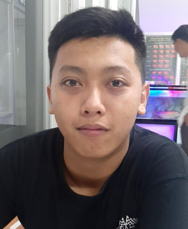Bắt nghi phạm đâm chết người vì mâu thuẫn cá nhân: Ngày 28/11, Phạm Hoàng Hải Sơn (19 tuổi, ngụ TP. Mỹ Tho, tỉnh Tiền Giang) đang ngồi uống cà phê cùng với một số người bạn tại 1 quán vỉa hè. Sau đó, Huỳnh Phát Minh (22 tuổi, ngụ TP Mỹ Tho) chạy xe máy chở Đặng Minh Tú đến gặp Sơn để nói chuyện. Trong lúc nói chuyện, 2 bên xảy ra mâu thuẫn, bất ngờ Minh bị Sơn dùng dao đâm vào người khiến nạn nhân tử vong. Hôm nay, Công an tỉnh Tiền Giang đã khởi tố, bắt tạm giam 4 tháng đối với Sơn để điều tra về hành vi Giết người.