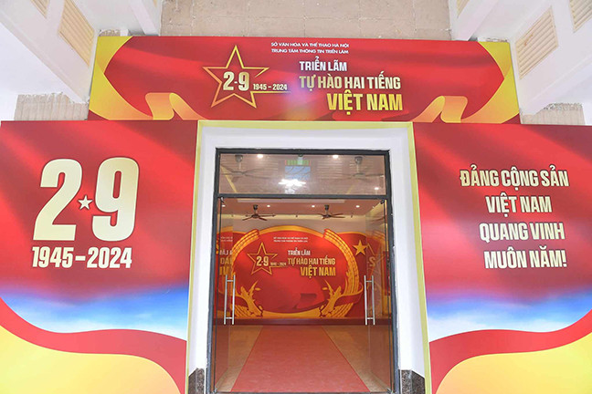 Theo đó, các cơ quan, đơn vị, bệnh viện, trường học và nhân dân trên địa bàn Thành phố được đề nghị treo cờ Tổ quốc: Kỷ niệm 79 năm Cách mạng Tháng Tám treo cờ Tổ quốc từ ngày 18/8/2024 đến hết ngày 20/8/2024; Kỷ niệm 79 năm Quốc khánh nước Cộng hòa xã hội chủ nghĩa Việt Nam treo cờ Tổ quốc từ ngày 31/8/2024 đến hết ngày 3/9/2024.