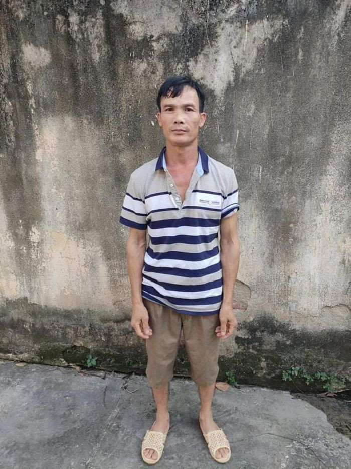 Dùng dao gọt hoa quả đâm vợ suýt chết: Khi thấy vợ là chị N.T.H. về nhà, Đinh Văn Thọ (45 tuổi, ở TP Chí Linh, Hải Dương) đã lấy một con dao gọt hoa quả tiến đến và đẩy vợ vào phòng ngủ. Thọ và chị H. lời qua tiếng lại do mâu thuẫn tình cảm, sau đó do không kiềm chế được bản thân nên Thọ đã đâm nhiều nhát vào người vợ khiến nạn nhân bị thương. Ngày 9/10, Công an TP Chí Linh cho biết đã khởi tố Thọ.