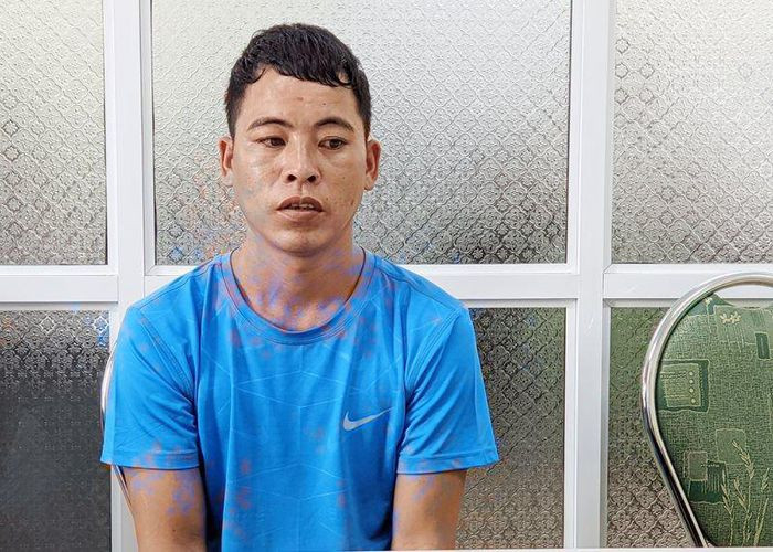 Bắt cóc con trai 4 tuổi đưa sang Trung Quốc gán nợ vì thua bạc: Thua bạc với số tiền lớn, người bố là Sần Sành Mình (SN 1980 trú huyện Bảo Lạc, tỉnh Cao Bằng) đã bắt cóc con trai 4 tuổi mang sang Trung Quốc để gán cho chủ nợ. Ngày 9/10, Công an tỉnh Cao Bằng cho biết, vừa bắt giữ Mình.