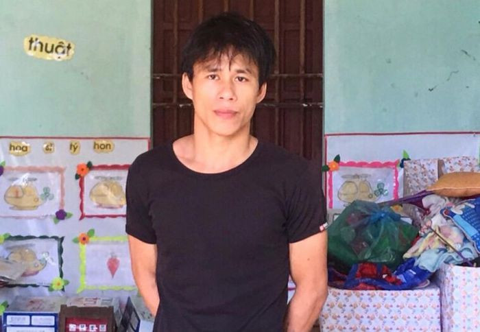 Cách ly dịch, tranh thủ trộm luôn ti vi trường mầm non: Lưu Văn Long (SN 1988, trú thị xã Hoàng Mai, Nghệ An) là đối tượng thuộc diện F1 trở về từ vùng dịch Đà Nẵng, được cách ly tại Trường mầm non xã Quỳnh Trang. Trong lúc cách ly tại nơi đây, Long đã trộm 1 chiếc ti vi đưa "chiến lợi phẩm" về nhà chờ cơ hội tiêu thụ. Ngày 19/8, Long bị khởi tố.