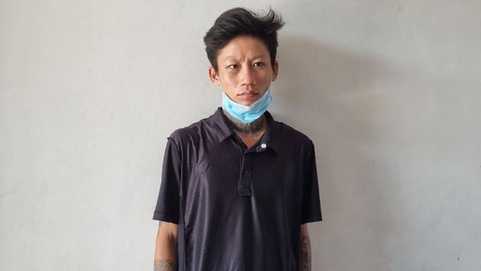 Chém hàng xóm vì mối thù 10 năm trước: Vì mối thù 10 năm trước, bị vu khống trộm vặt, Võ Hoàng Sơn (24 tuổi, ngụ huyện An Biên, Kiên Giang) đã cầm dao chém ông Trần Thanh Toàn (45 tuổi, ngụ cùng địa phương) khiến nạn nhân bị thương tích nặng. Ngày 19/8, Sơn bị Công an huyện An Biên bắt tạm giam.