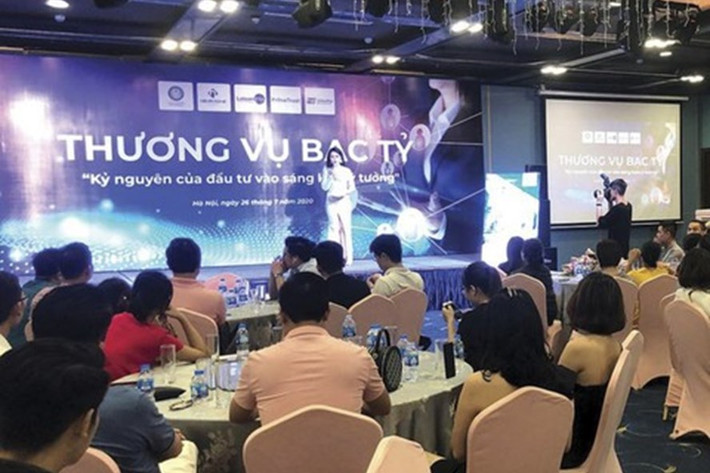 Sàn forex lừa đảo: Mới đây, hàng trăm người tham gia đầu tư trên sàn giao dịch Coolcat tại Việt Nam (một dạng sàn giao dịch vàng, tiền ảo và USD được cam kết bảo hiểm 100% vốn) như ngồi trên lửa khi ứng dụng này không thể truy cập được. Những người đại diện của sàn cũng biến mất, không thể liên lạc.